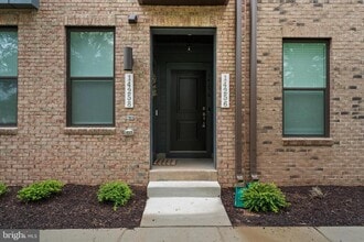 Building Photo - 14256 Newbrook Dr