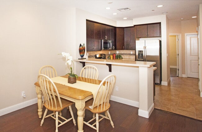 Building Photo - 1091 Yarrow Ter