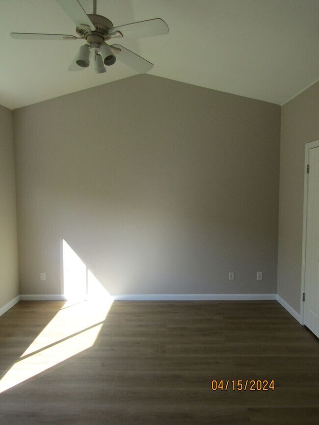 Foto del edificio - Very nice single story 3 bedroom home with...