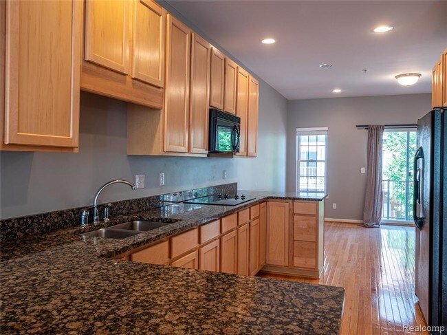 Building Photo - 614 Lewis St