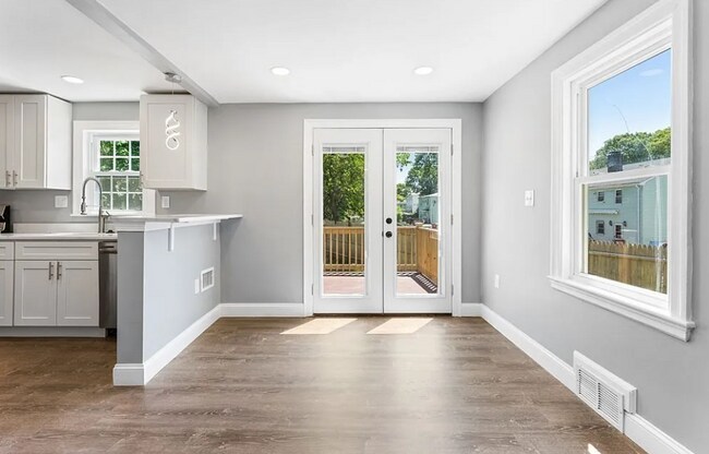 Building Photo - 71 Gladeside Ave