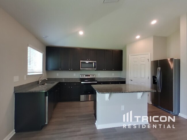 Foto del edificio - 8304 Fouraker Forest Rd