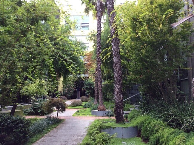 Foto del edificio - Highly sought after live/work space for le...