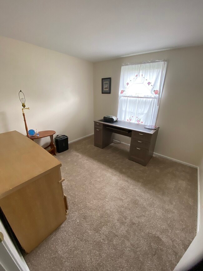 Building Photo - 3327 Ivy League Dr