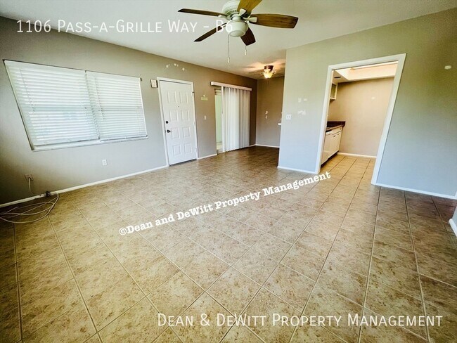 Foto del edificio - 2/1 Second Floor Apartment in Beautiful Pa...