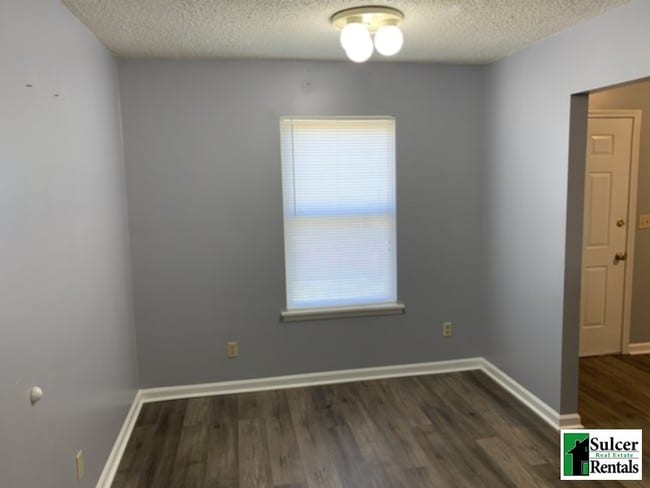 Building Photo - Completely Renovated 3BR 2BA House