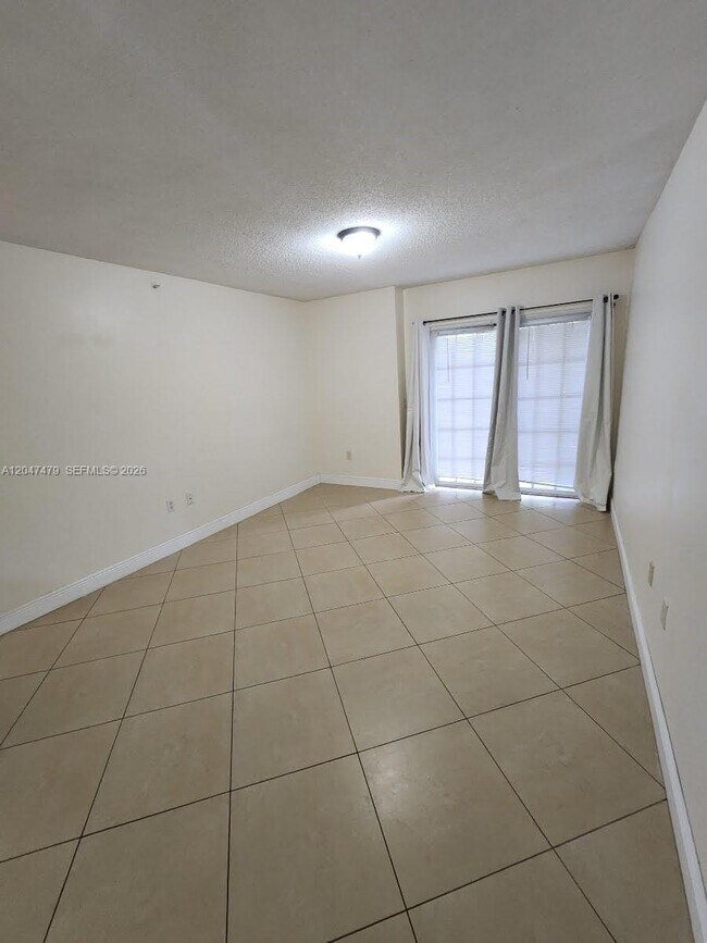 Building Photo - 5011 Wiles Rd