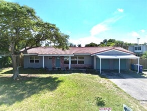 Building Photo - 912 NE 9th Ct