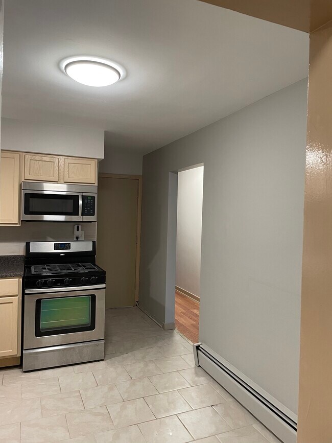 Kitchen - 5322 S 72nd Ct