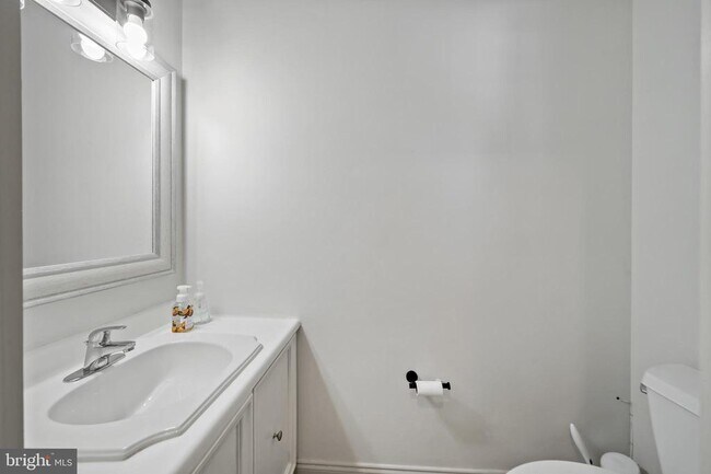 Building Photo - 172 Kenton Dr