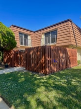 Building Photo - 2695 Albatross Rd N