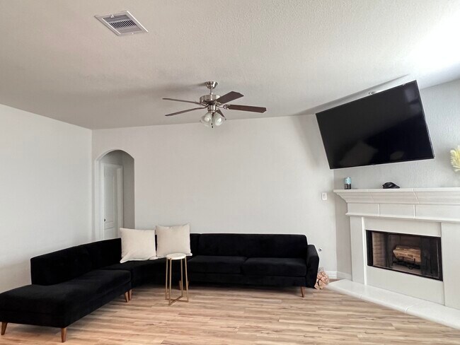 Building Photo - 15419 Bell's Vireo Ct