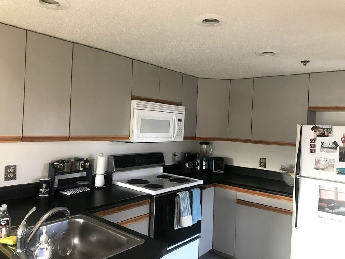 1 Bedroom/ 1 Bath Apartment - 1 Bedroom/ 1 Bath Apartment