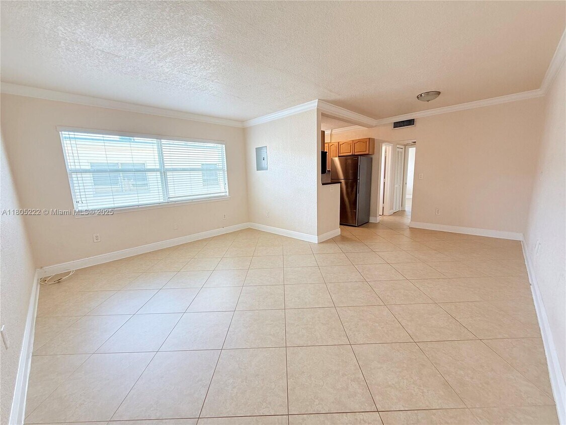 Foto principal - 865 W 39th St