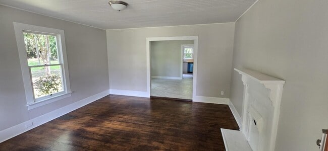 Building Photo - 109 Hollingshead Ave