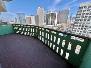 Building Photo - 2016 Main St