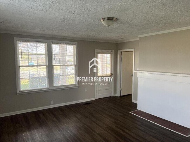 Foto del edificio - 3008 Triana Blvd SW