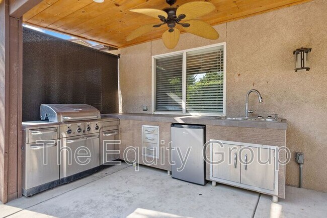 Building Photo - 3835 E Oak Ave