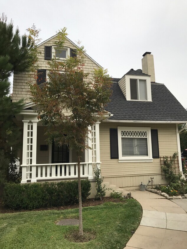 Front Porch - 914 S Los Robles Ave