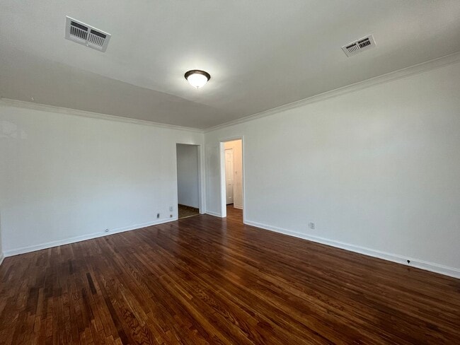 Building Photo - Adorable 2 bedroom 1 bath home in Tulsa.
