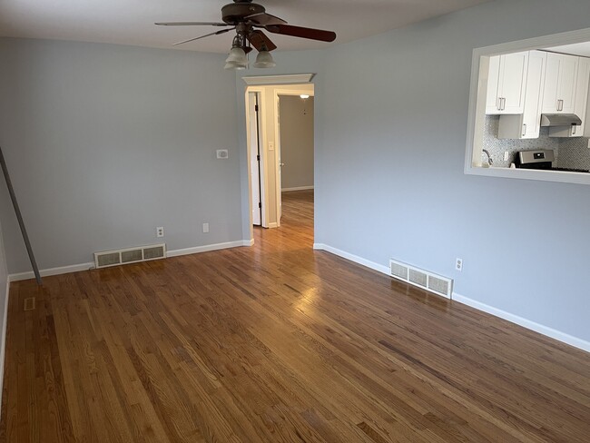 Building Photo - 1013 Althoff Dr