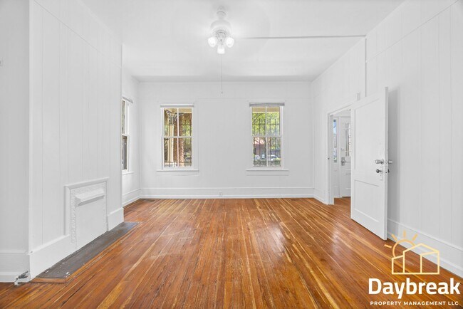 Foto del edificio - 112 E Anderson St