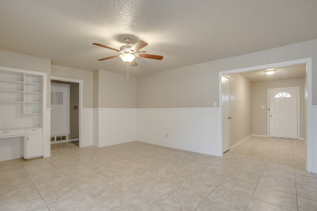 Building Photo - Spectacular Three Bedroom Home Nestled Nea...