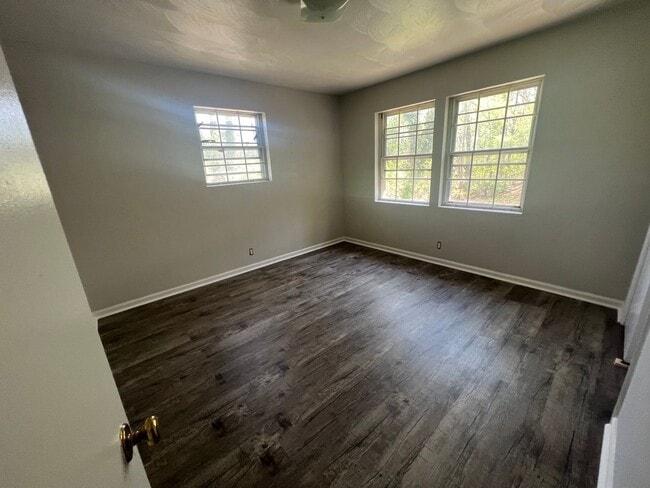 Building Photo - 934 Floyd Ave SW