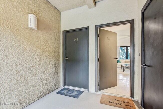 Foto del edificio - 751 Spinnakers Reach Dr