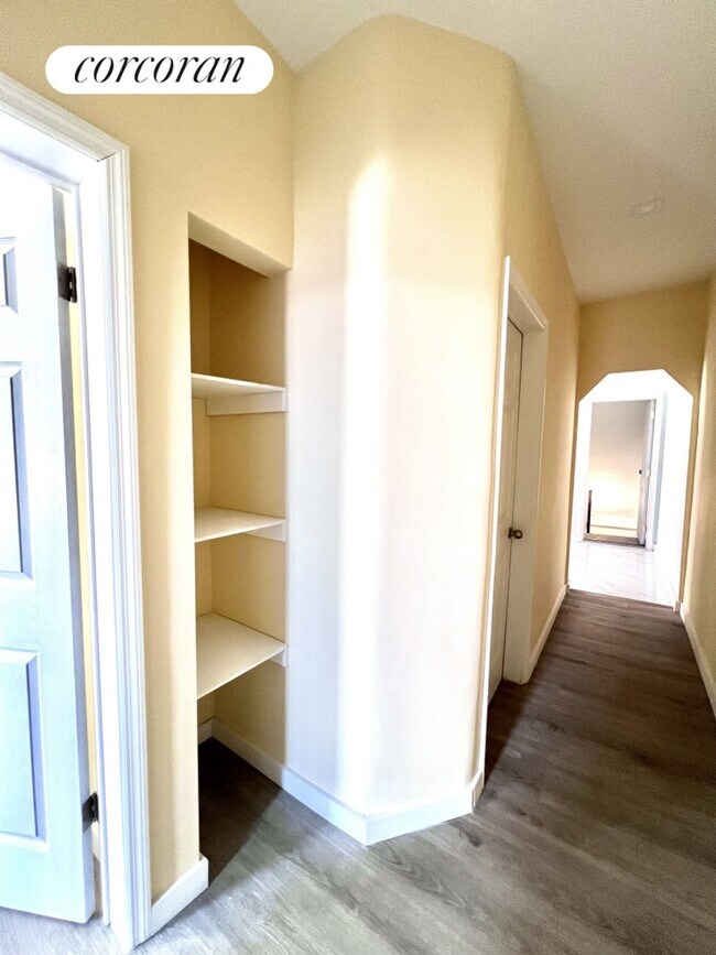 Building Photo - 680 Jerome St