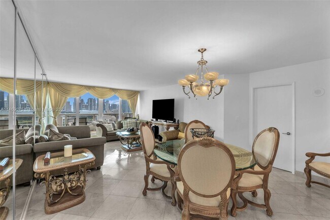 Foto del edificio - 1717 N Bayshore Dr