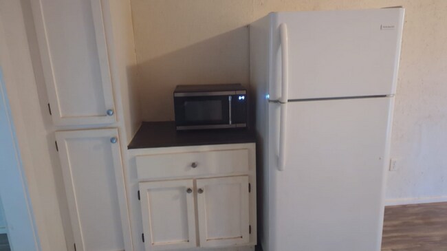 Building Photo - 405 N Clegg St