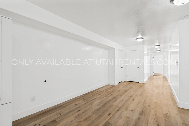 Foto del edificio - 1076 Bear Hollow Ln