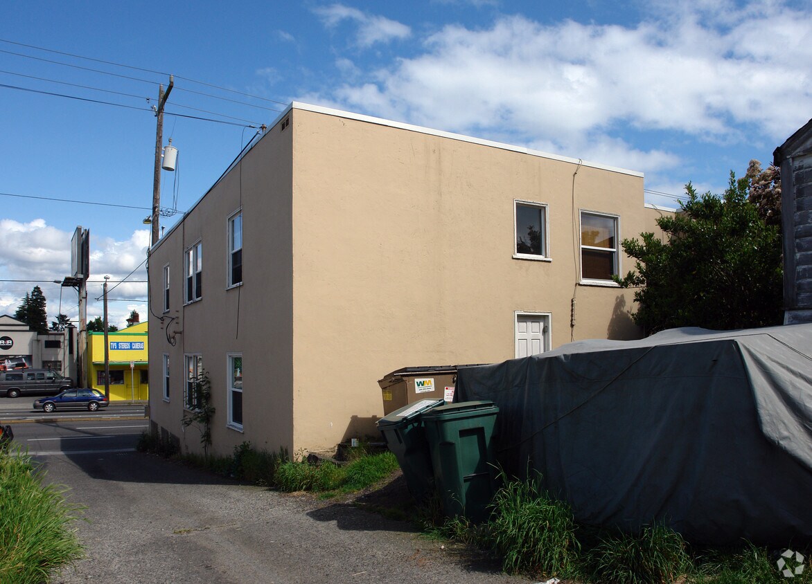 Building Photo - 7907 Aurora Ave N