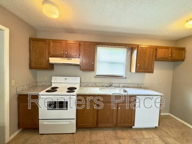 Building Photo - 4809 S Gum Ave