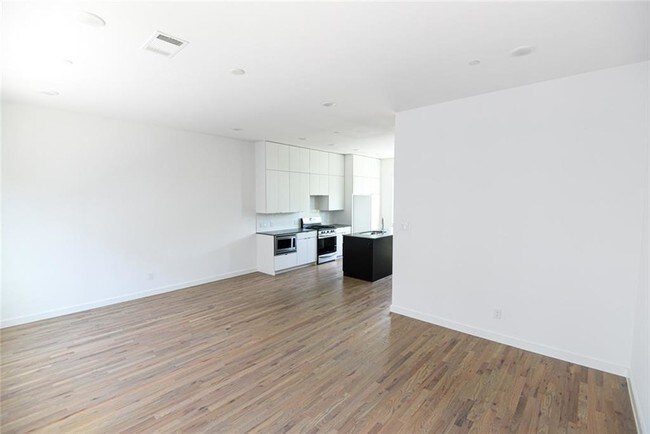Foto del edificio - 427 W 10th St