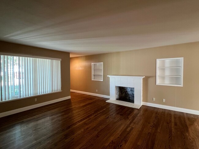 Foto del edificio - BEAUTIFUL 4 BED CARMICHAEL HOME WITH POOL!!