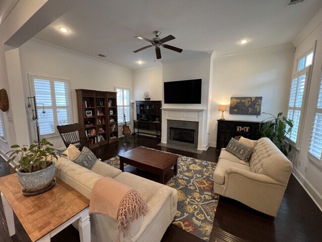 Foto del edificio - Luxury 4BR Home in Americana | 11 Ft Ceilings, Courtyard Living & Furnished Option