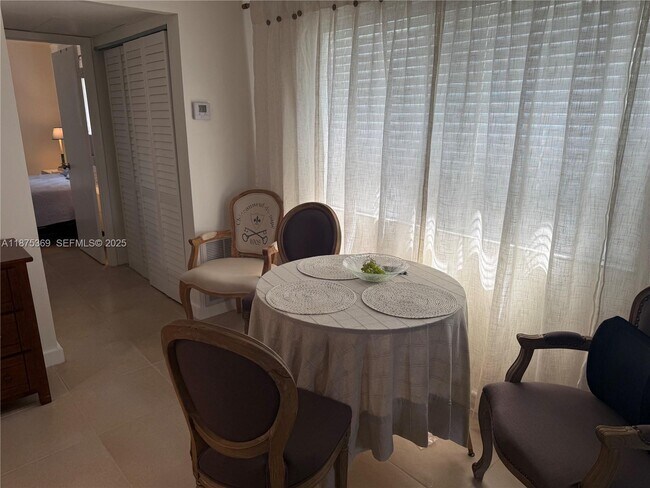 Foto del edificio - 682 Monaco Ct