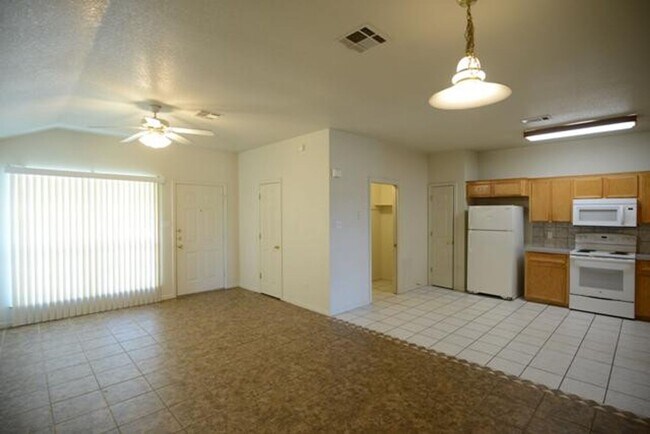 Foto del edificio - 3705 Woodrow Dr