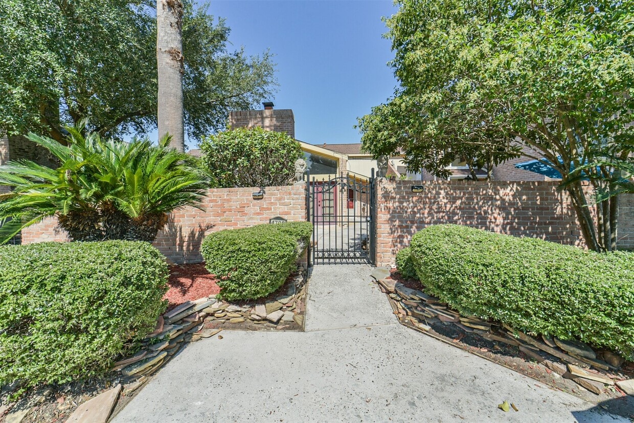 Primary Photo - 4708 N Cashel Cir