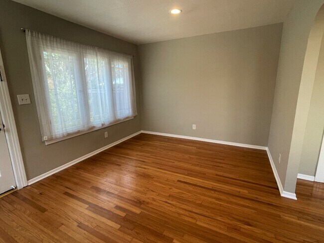 Living room - 1439 Centinela Ave