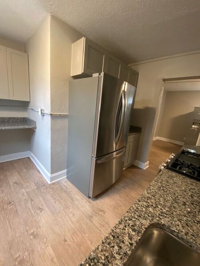Foto del edificio - Fully Remodeled and Updated Apartments in ...
