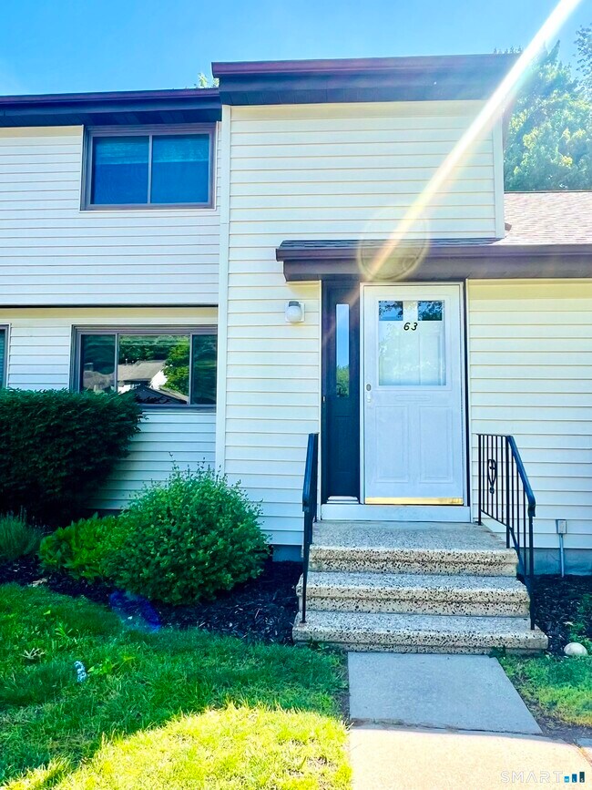 Building Photo - 6 Oak Forest Dr