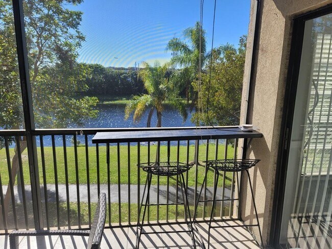 Foto del edificio - 2200 S Cypress Bend Dr