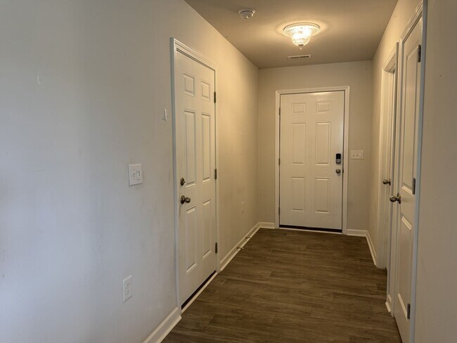 Building Photo - Charming Cul-de-Sac Home in Forest Oaks
