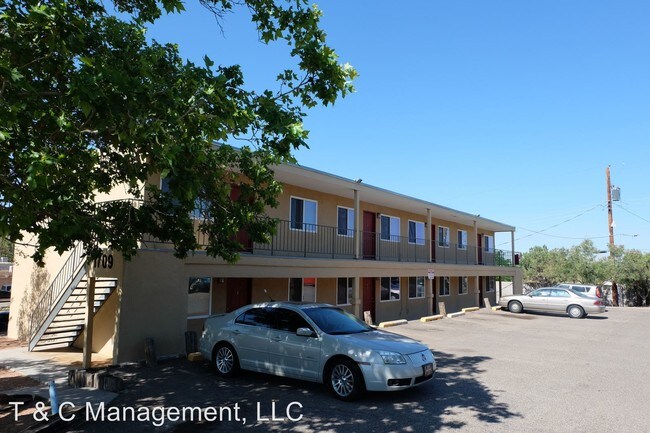 Foto del edificio - 1709 Girard Blvd SE