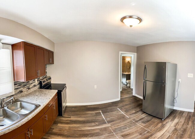 Building Photo - 4 Bedroom Single Family