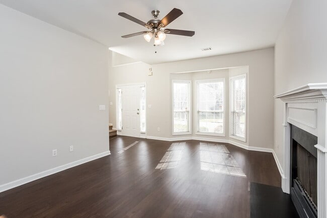 Foto del edificio - 5175 Yellow Pine Dr