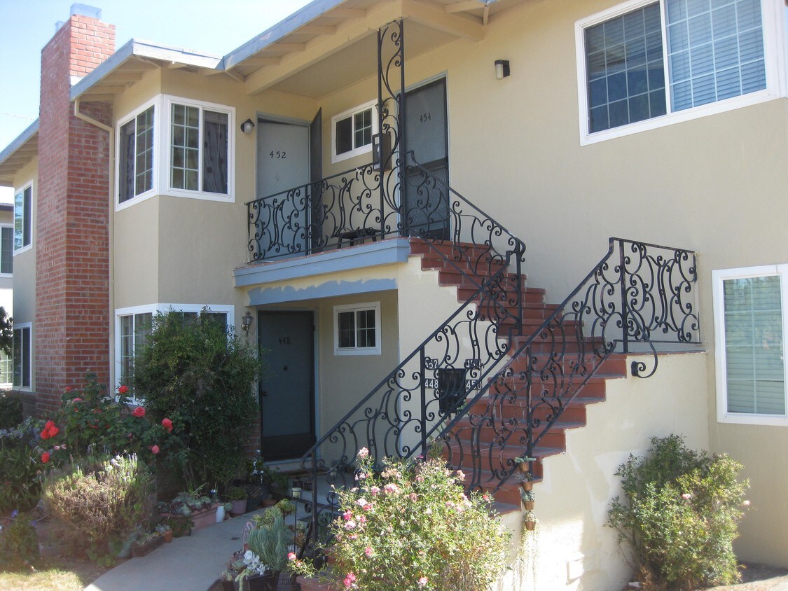 Building Photo - 448 Dover Way